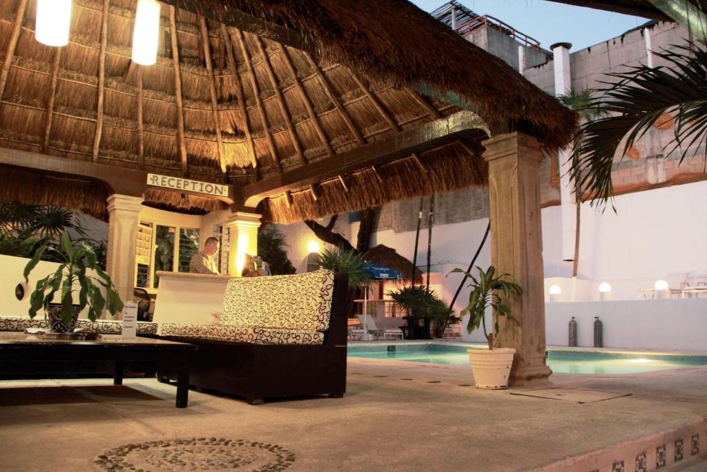 Отель Tropical Casablanca Party Zone Плая-дель-Кармен Экстерьер фото