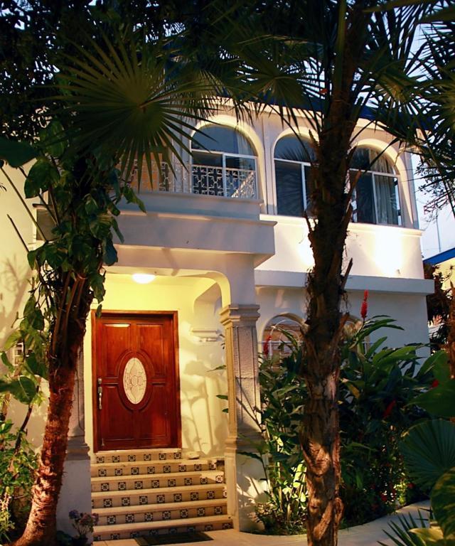 Отель Tropical Casablanca Party Zone Плая-дель-Кармен Экстерьер фото